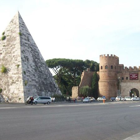Modern Apartment Near Colosseum Rom Eksteriør billede