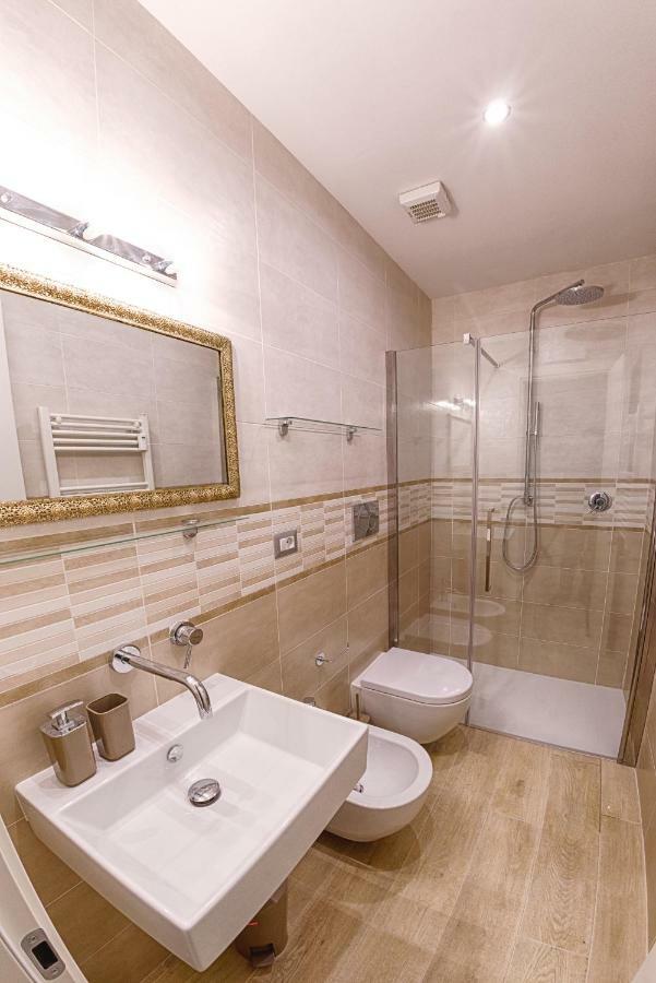 Modern Apartment Near Colosseum Rom Eksteriør billede